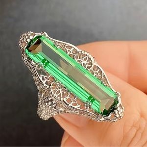 Amazing Green Stone Vintage Style Ring
